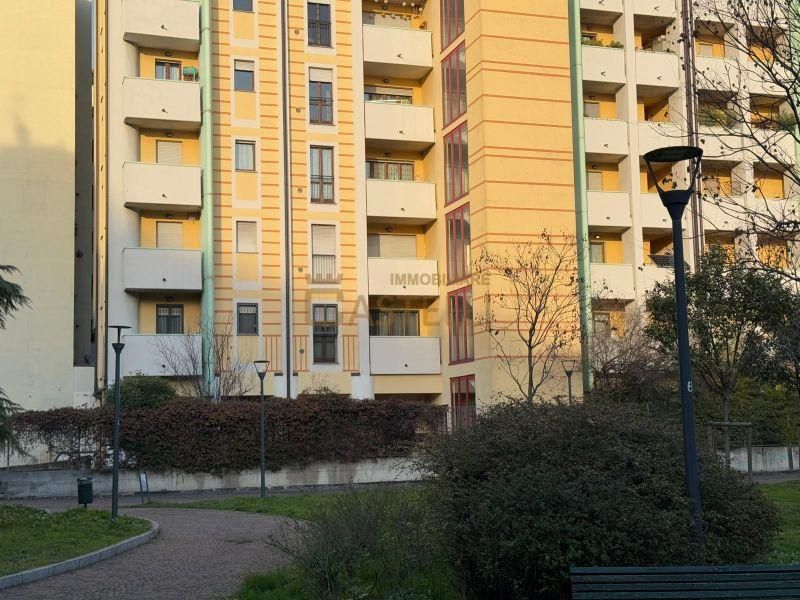 3 Locali - Via Carlo Farini 