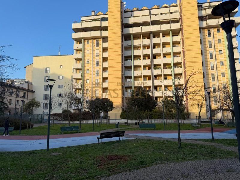 3 Locali - Via Carlo Farini 