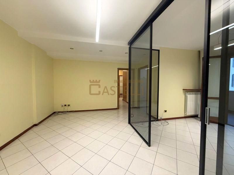3 Locali - Via Carlo Farini 