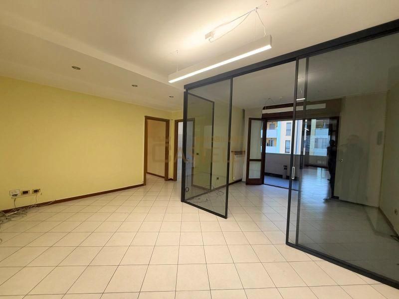 3 Locali - Via Carlo Farini 