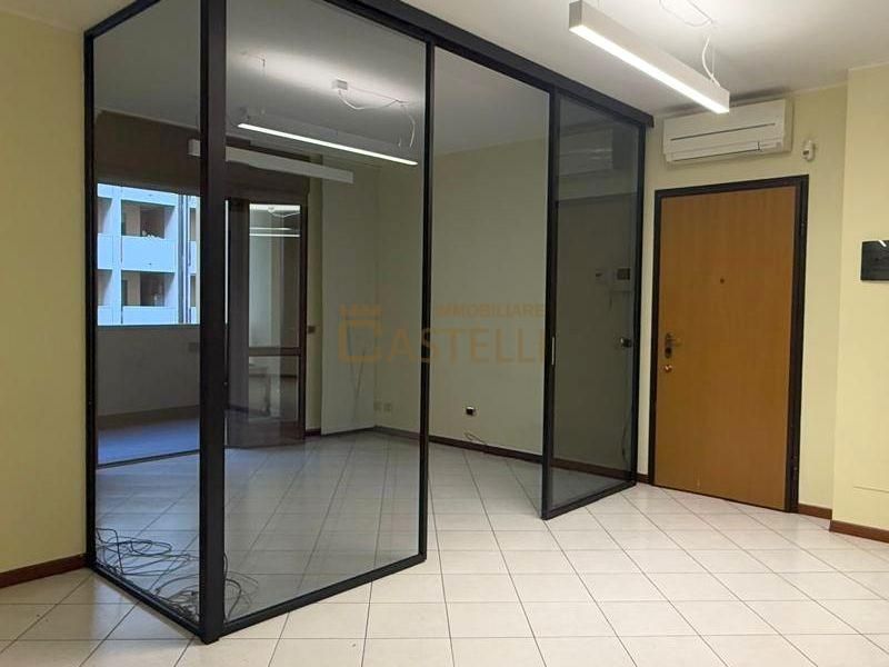 3 Locali - Via Carlo Farini 