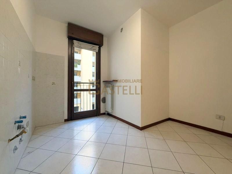 3 Locali - Via Carlo Farini 
