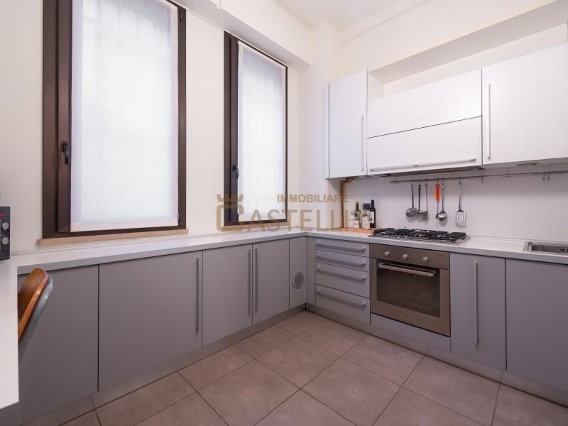 5 locali - Via Cusani