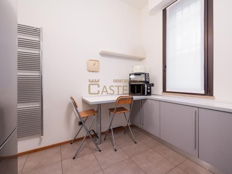 5 locali - Via Cusani