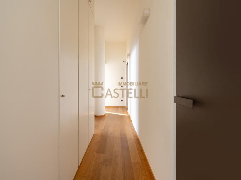 5 locali - Via Cusani