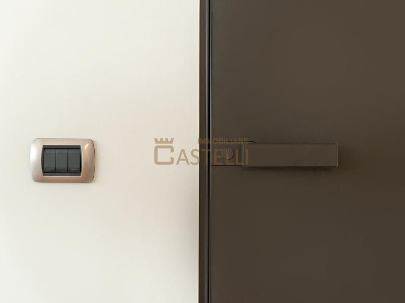 5 locali - Via Cusani