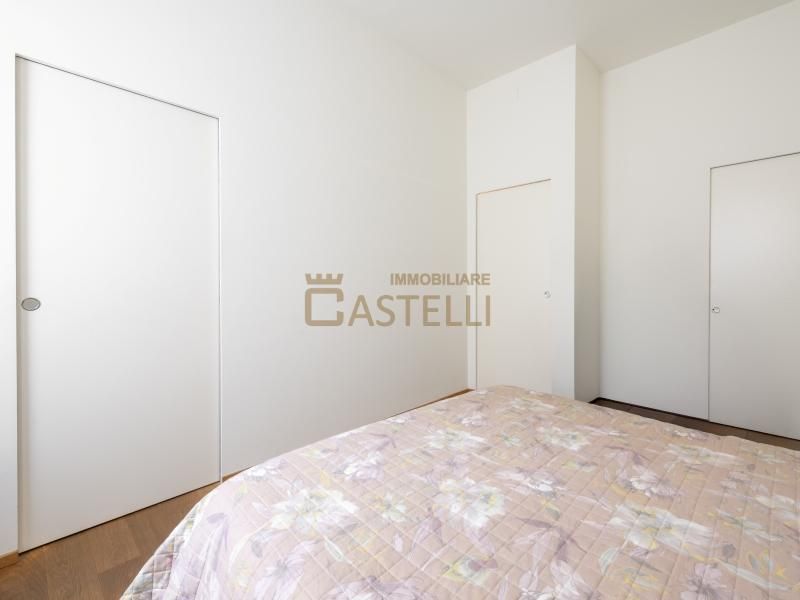 5 locali - Via Cusani