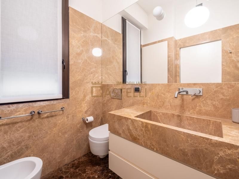 5 locali - Via Cusani