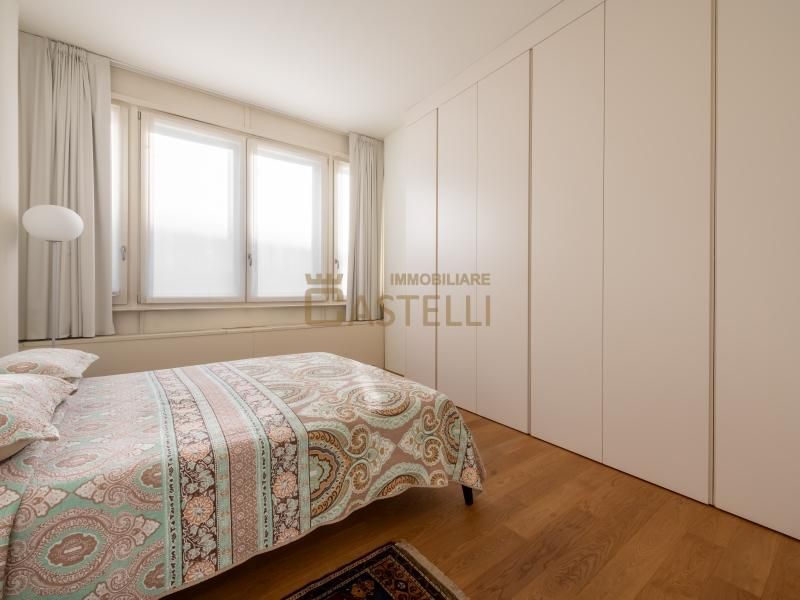5 locali - Via Cusani