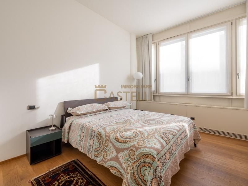 5 locali - Via Cusani