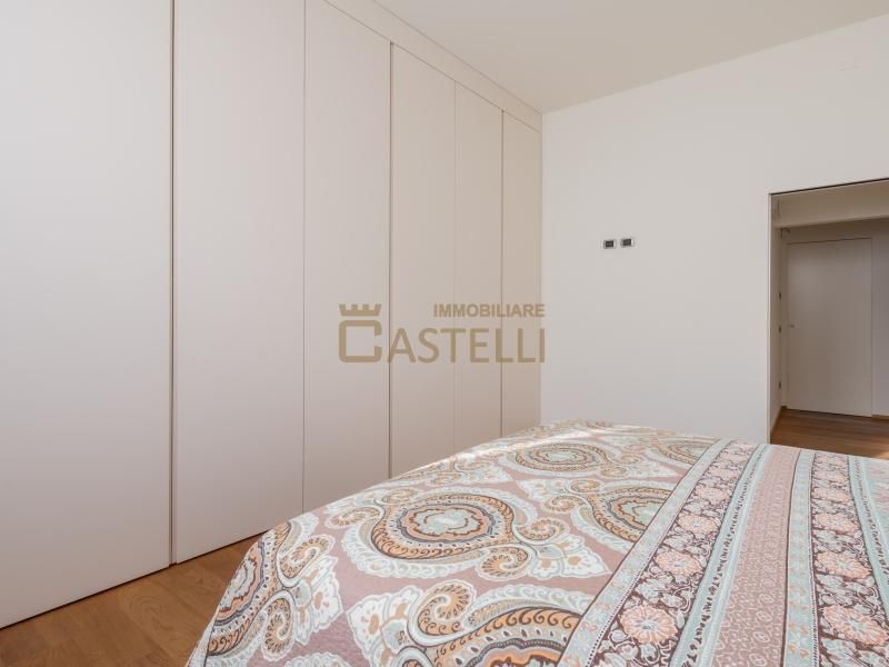 5 locali - Via Cusani