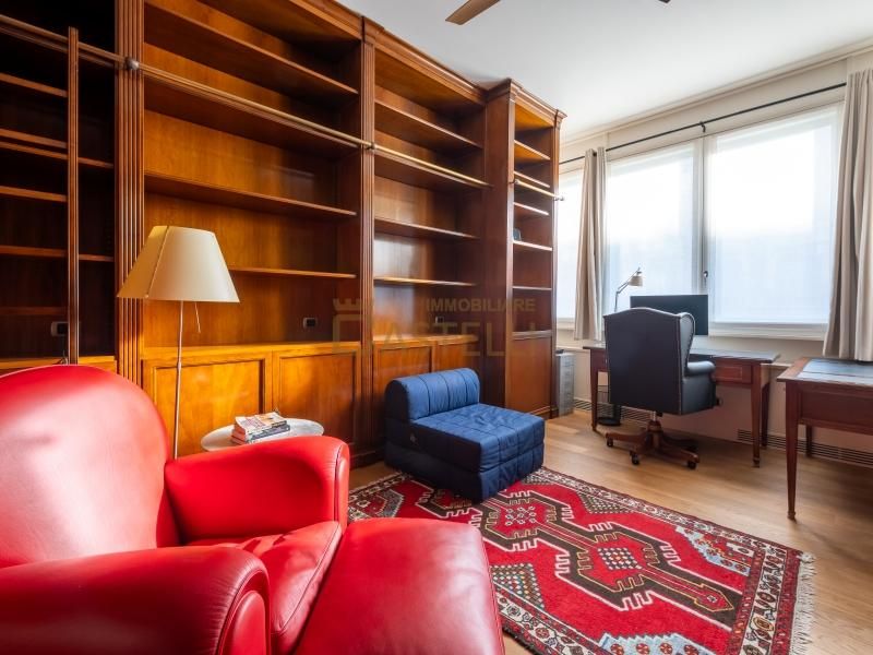 5 locali - Via Cusani