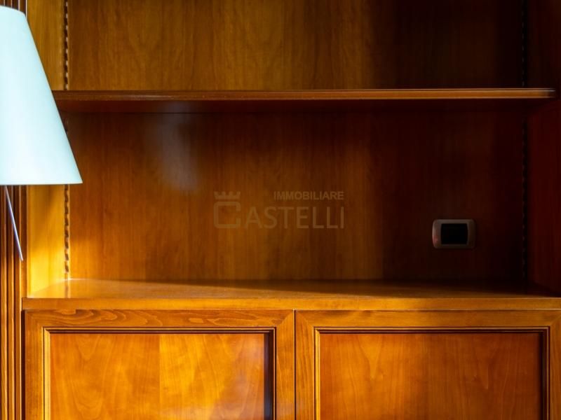 5 locali - Via Cusani