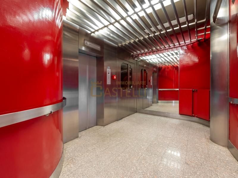 5 locali - Via Cusani
