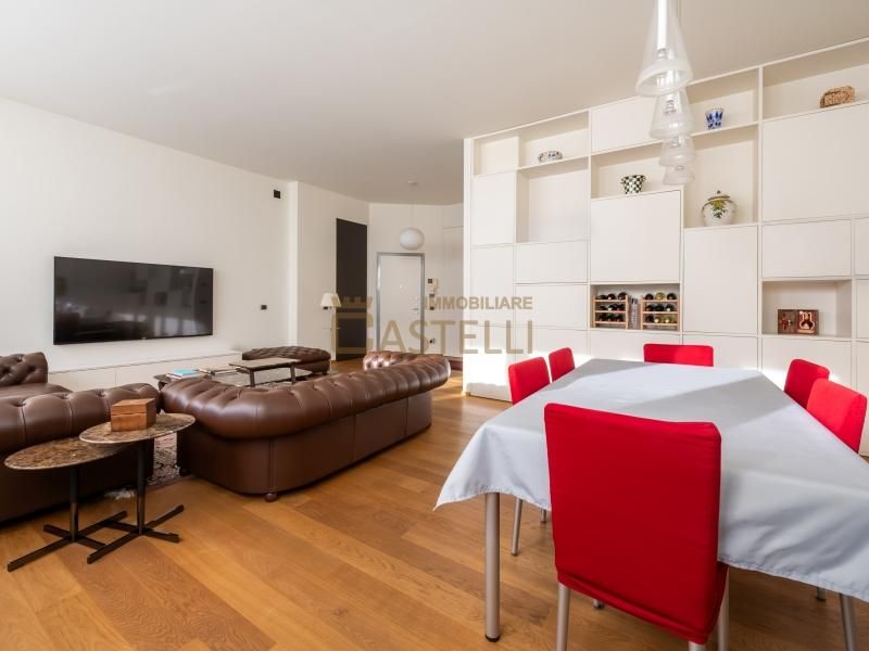 5 locali - Via Cusani