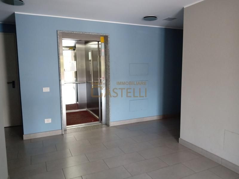3 Locali - Via Masaniello 