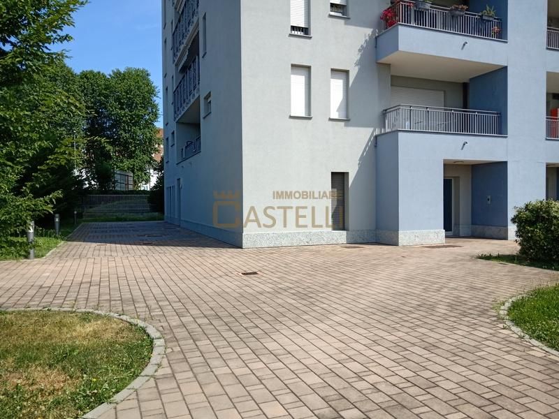 3 Locali - Via Masaniello 