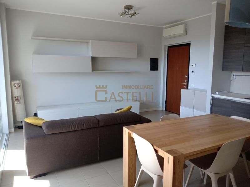 3 Locali - Via Masaniello 