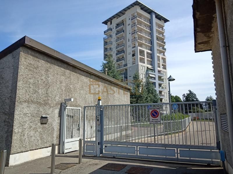 3 Locali - Via Masaniello 