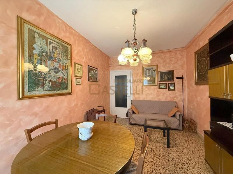 2 locali - Via S. Dionigi