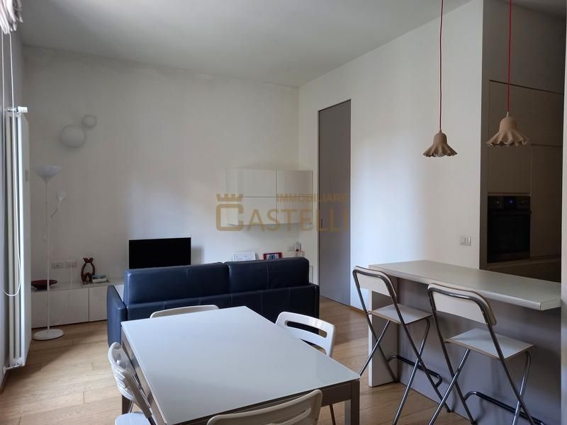 2 Locali - Via Agnesi
