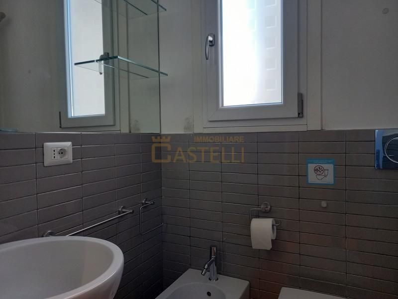 2 Locali - Via Agnesi