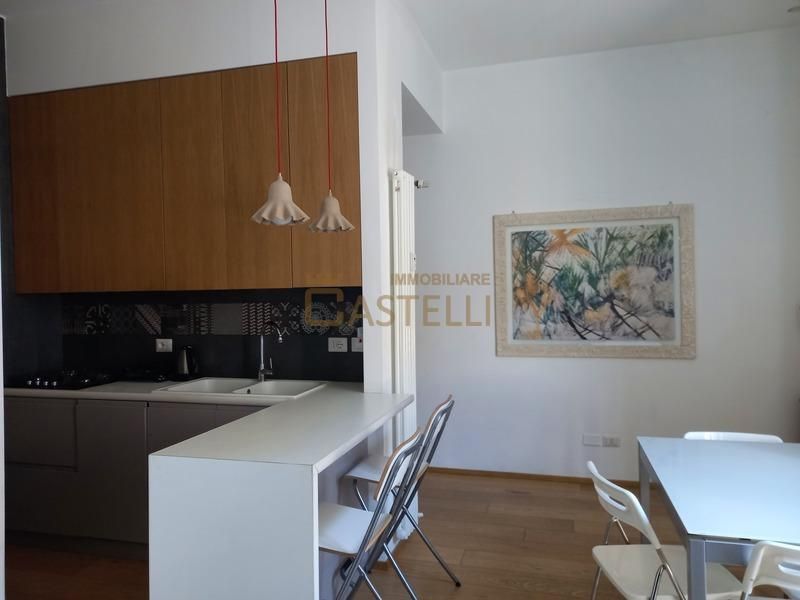 2 Locali - Via Agnesi