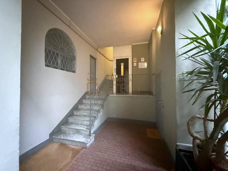 2 locali - Via Castelfidardo