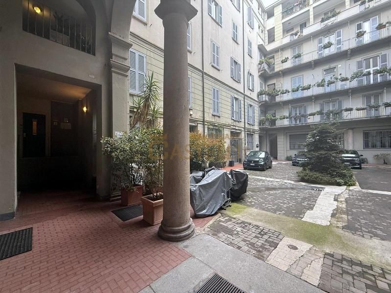 2 locali - Via Castelfidardo