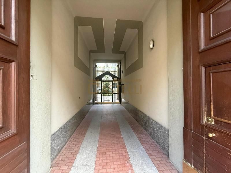 2 locali - Via Castelfidardo
