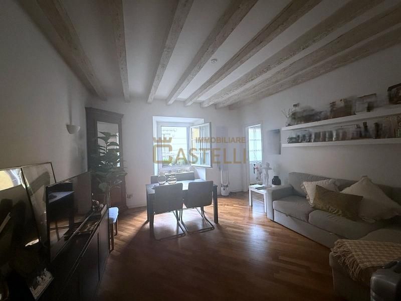 2 locali - Via Castelfidardo