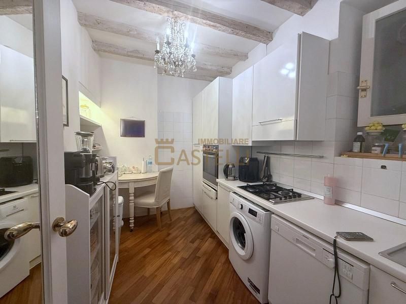 2 locali - Via Castelfidardo