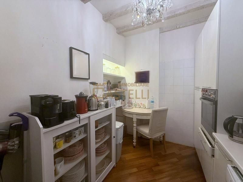 2 locali - Via Castelfidardo