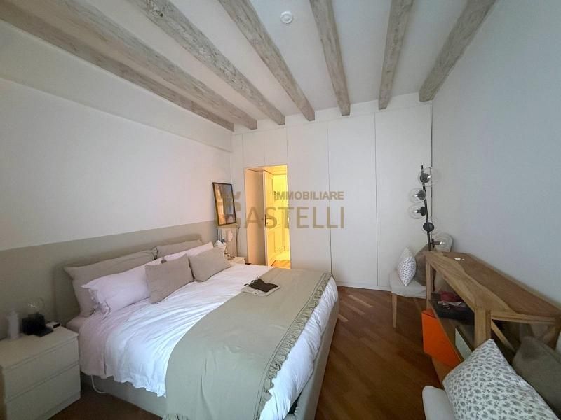 2 locali - Via Castelfidardo