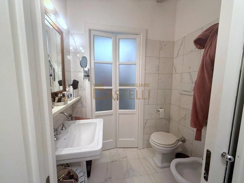 2 locali - Via Castelfidardo