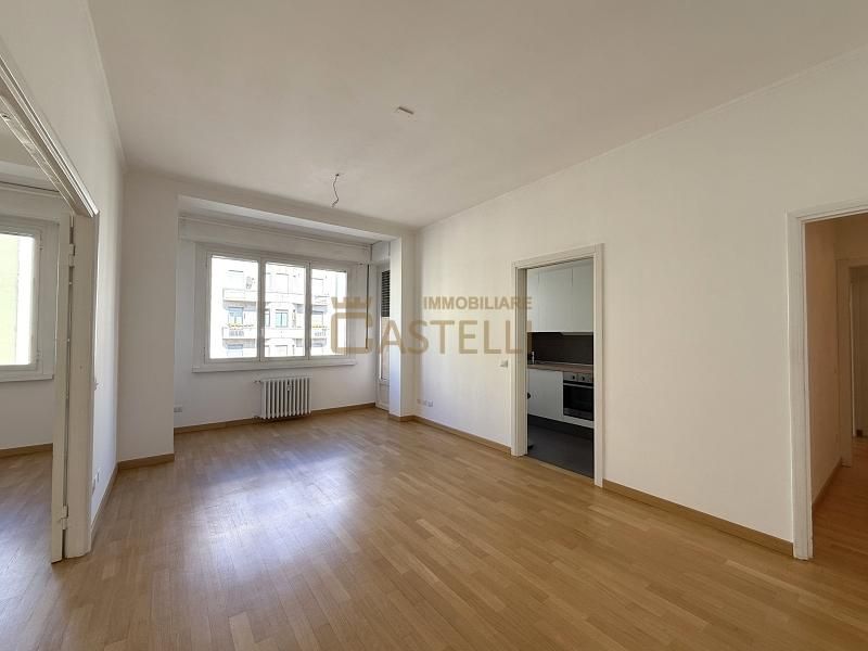 3 locali - Viale Regina Giovanna