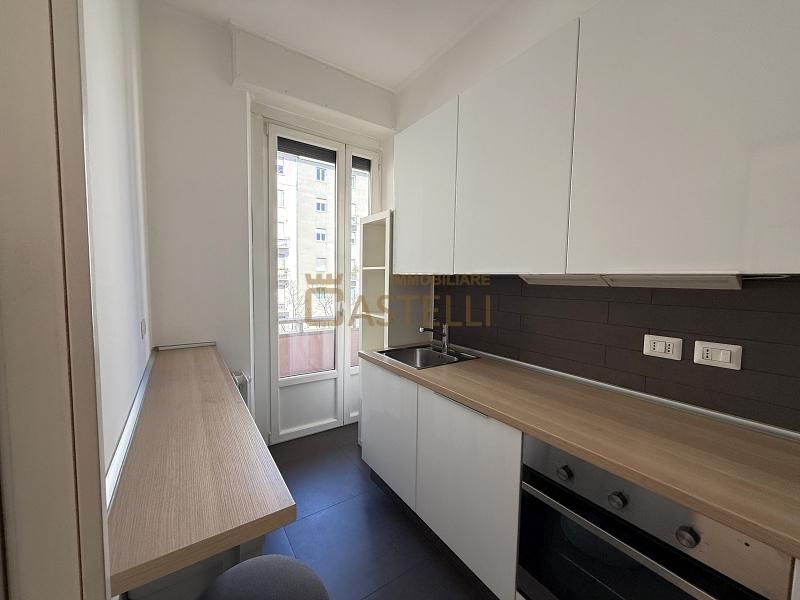 3 locali - Viale Regina Giovanna