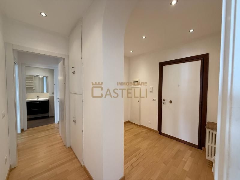 3 locali - Viale Regina Giovanna