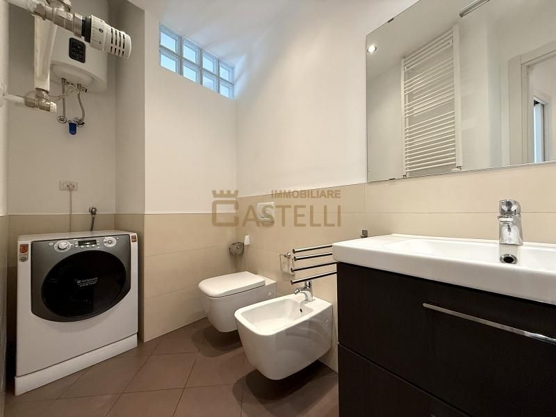 3 locali - Viale Regina Giovanna