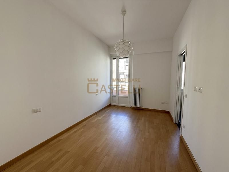 3 locali - Viale Regina Giovanna