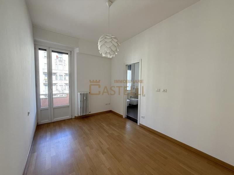 3 locali - Viale Regina Giovanna