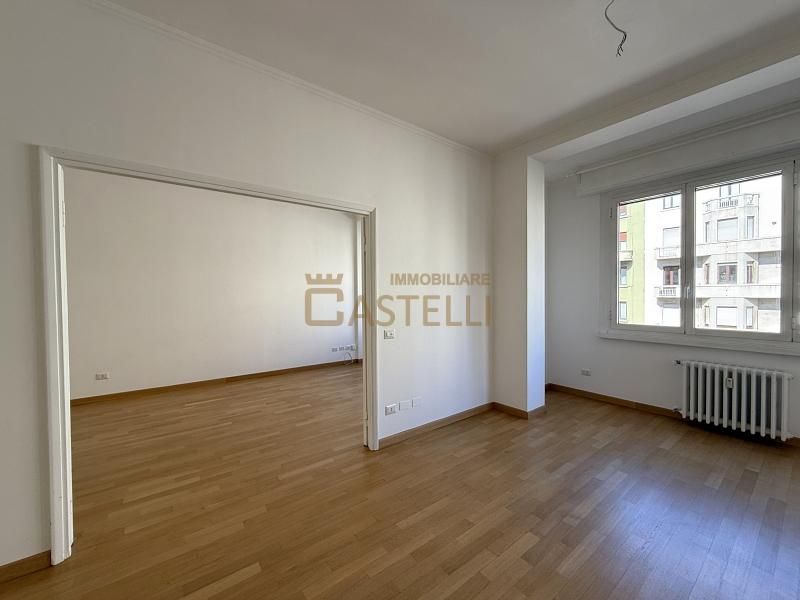 3 locali - Viale Regina Giovanna