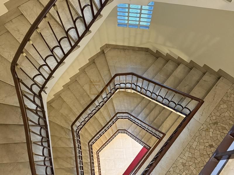 3 locali - Viale Regina Giovanna