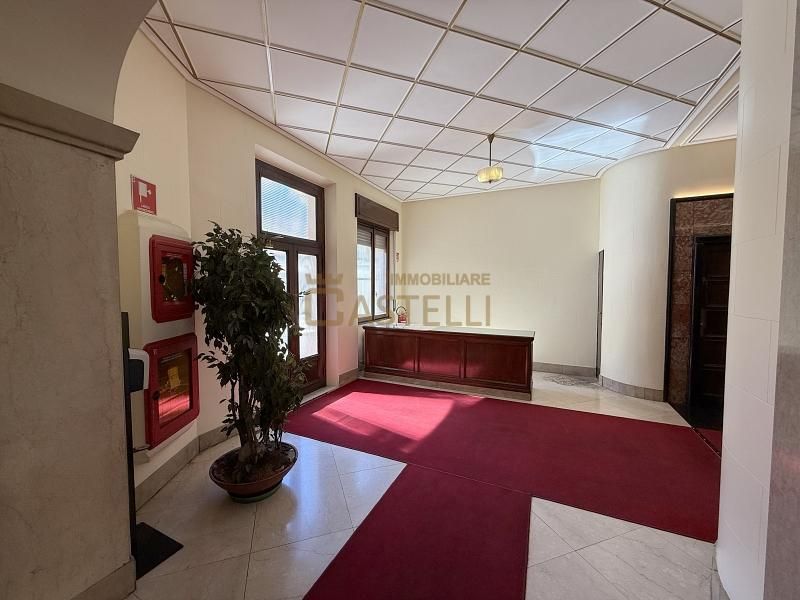 3 locali - Viale Regina Giovanna