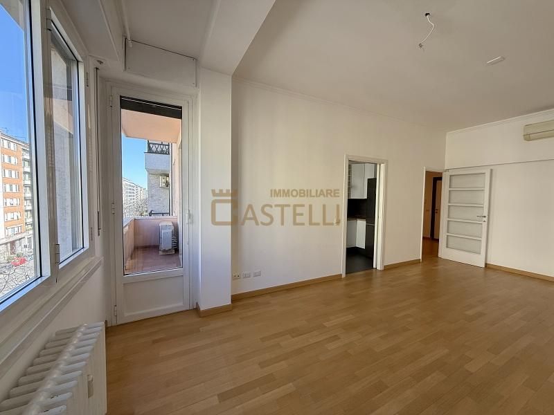 3 locali - Viale Regina Giovanna