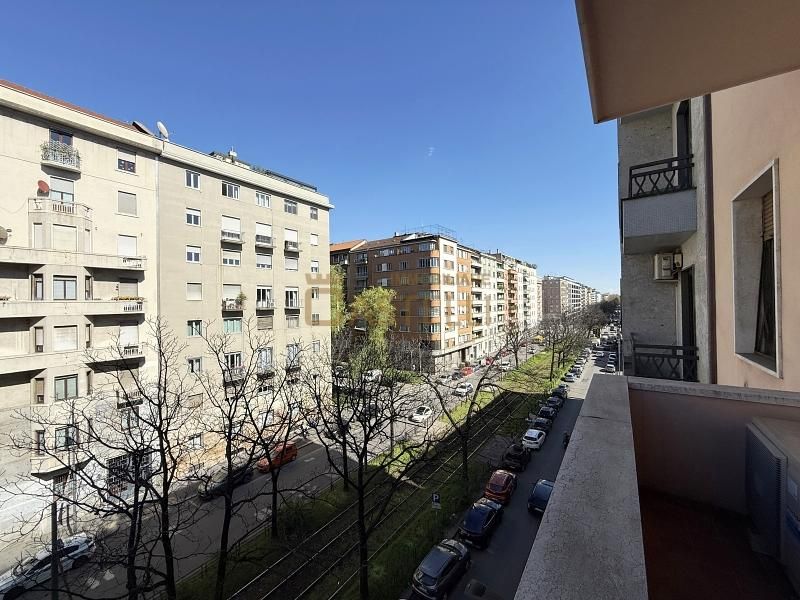 3 locali - Viale Regina Giovanna