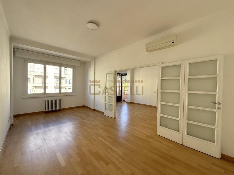 3 locali - Viale Regina Giovanna