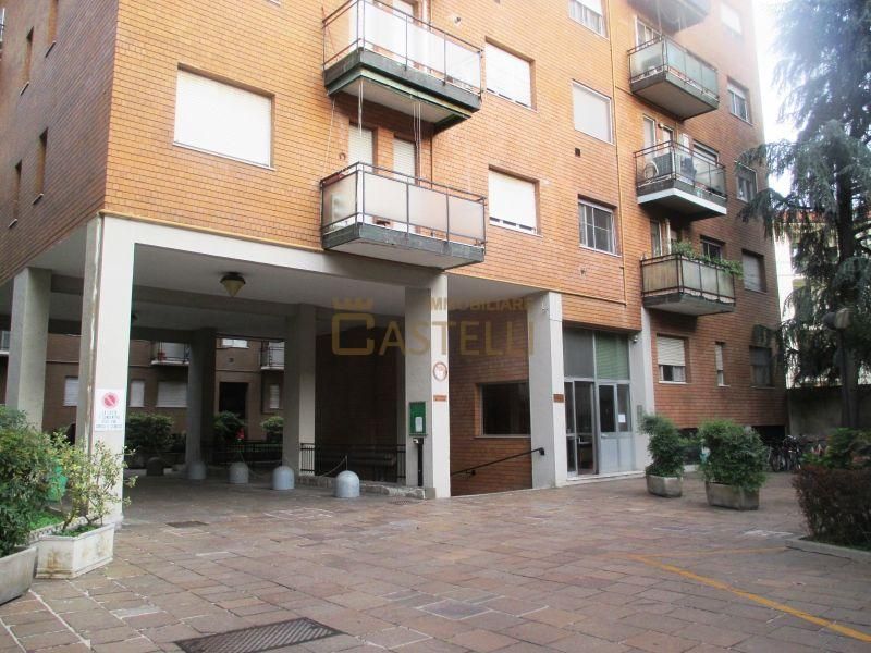 3 locali - Via Ascanio Sforza