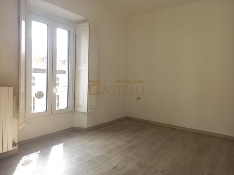 2 Locali - Viale Bligny
