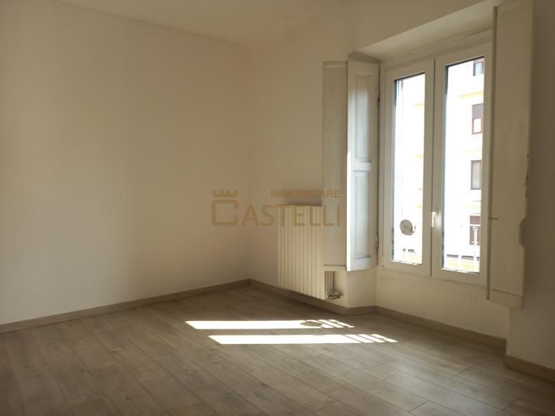 2 Locali - Viale Bligny